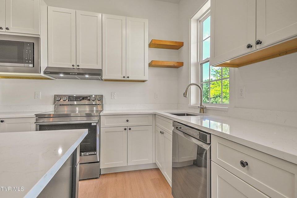 Photo #24: 137 Crestview Drive