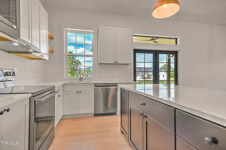 Photo #28: 137 Crestview Drive