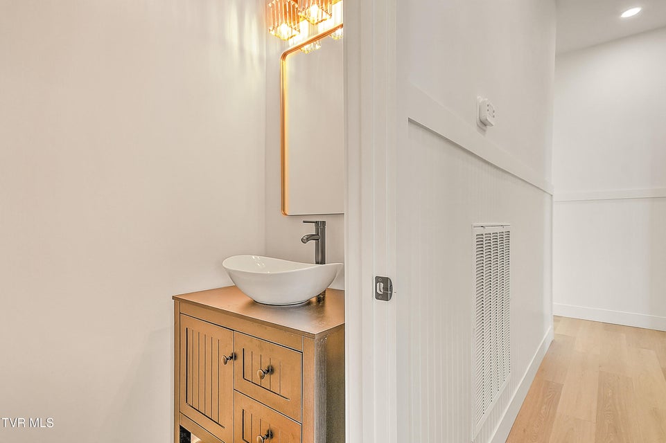 Photo #31: 137 Crestview Drive