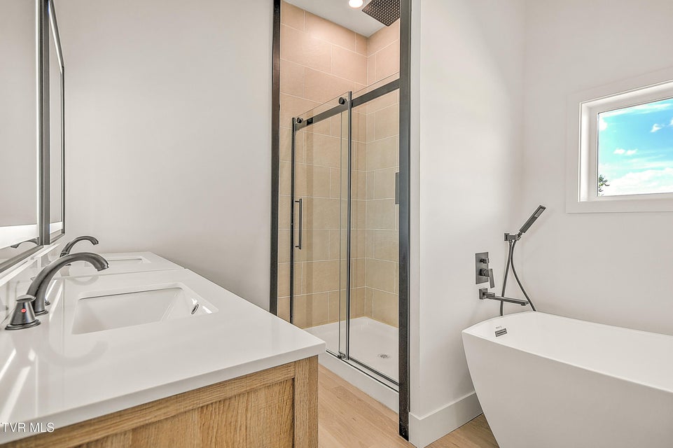 Photo #37: 137 Crestview Drive