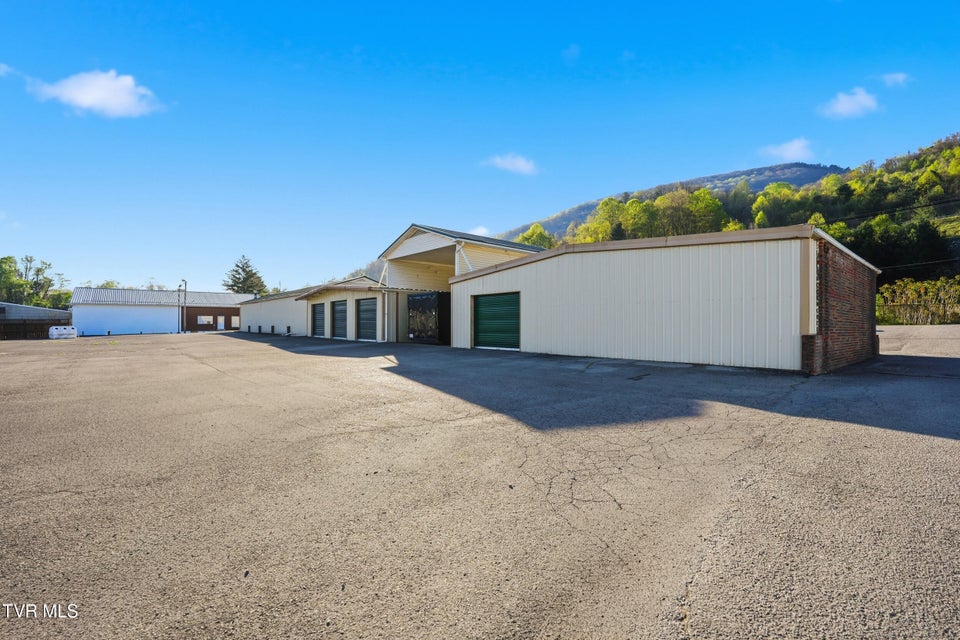 Photo #13: 600 Kentucky Avenue