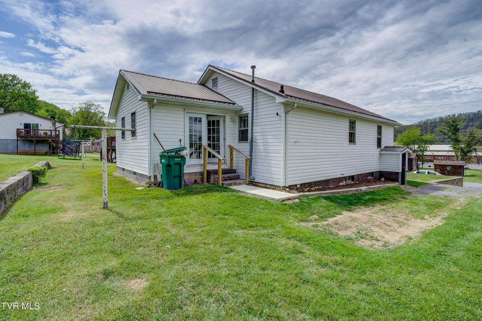 Photo #3: 630 Vinton Avenue