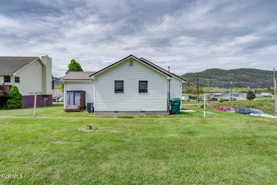 Photo #10: 630 Vinton Avenue