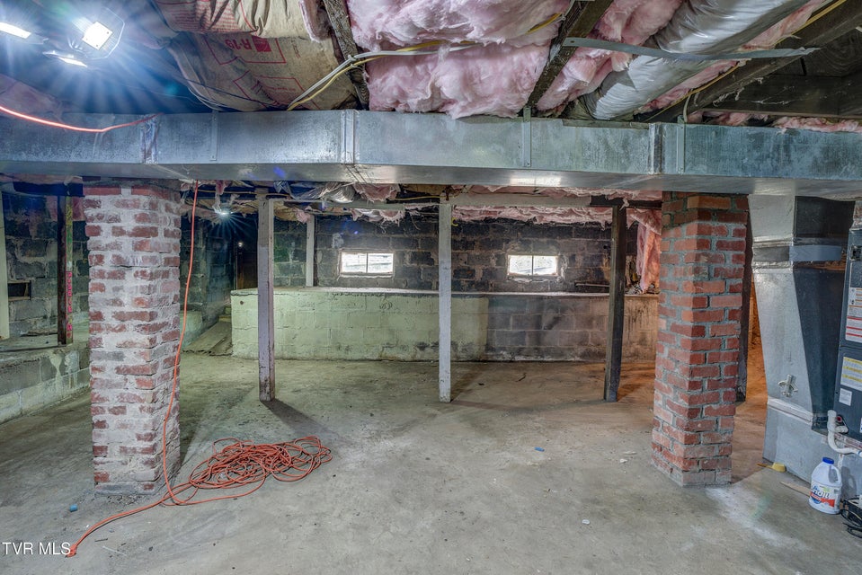 Photo #46: 630 Vinton Avenue