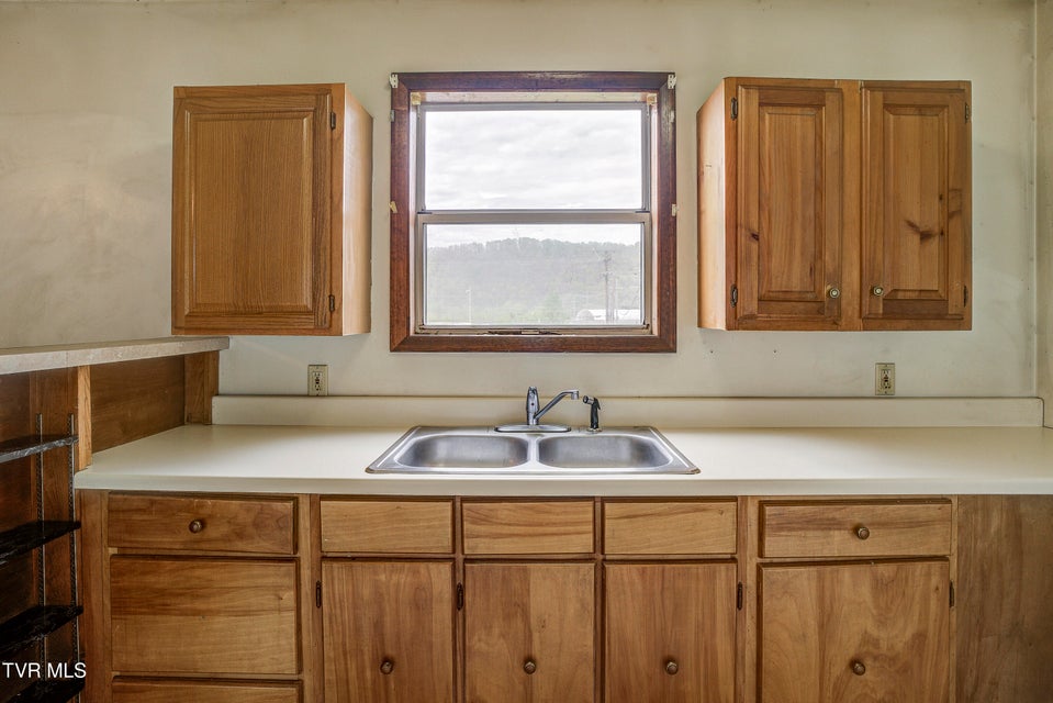 Photo #37: 630 Vinton Avenue