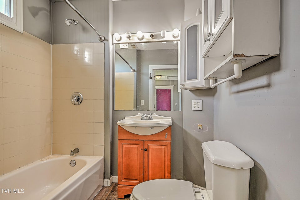 Photo #28: 629 Branch Street