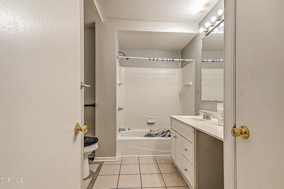 Photo #43: 629 Branch Street