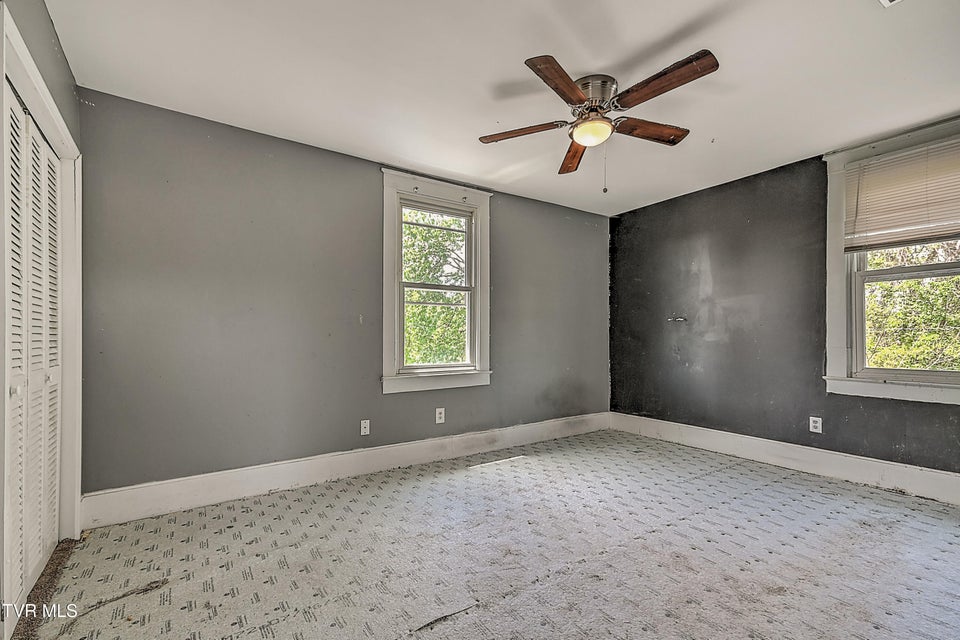 Photo #32: 629 Branch Street