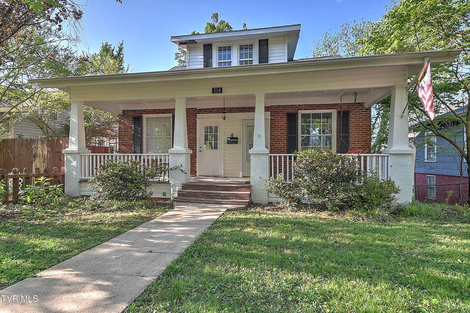 Photo #3: 314 Lamont Street