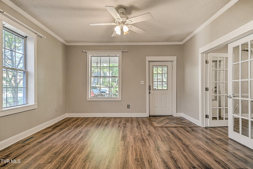 Photo #9: 314 Lamont Street