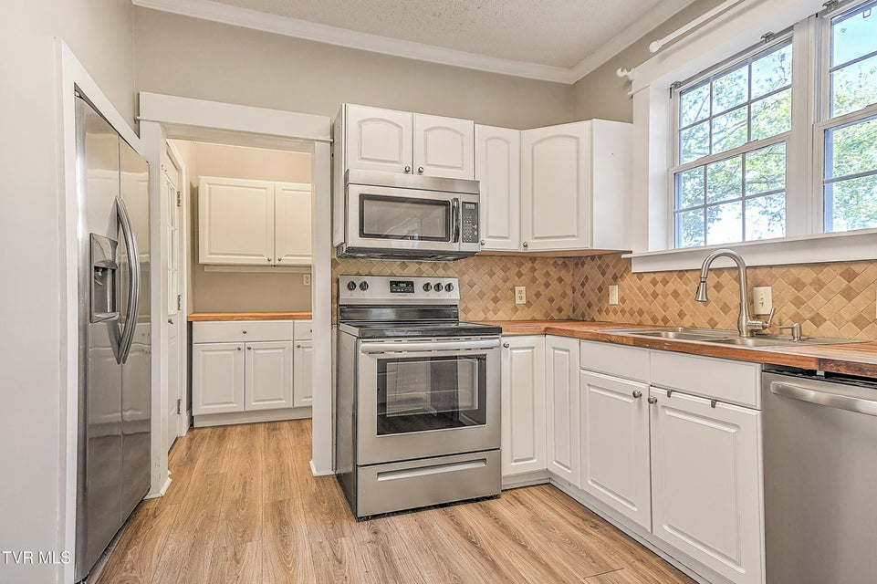 Photo #17: 314 Lamont Street