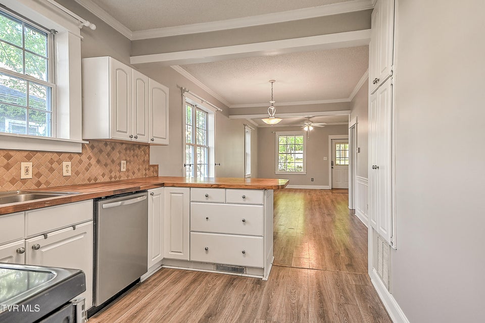 Photo #18: 314 Lamont Street