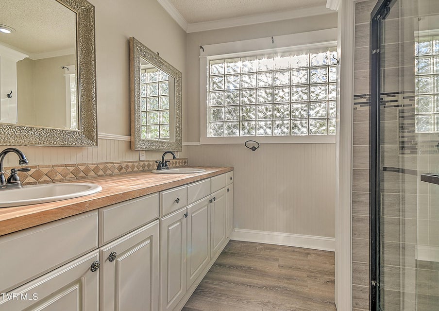 Photo #26: 314 Lamont Street