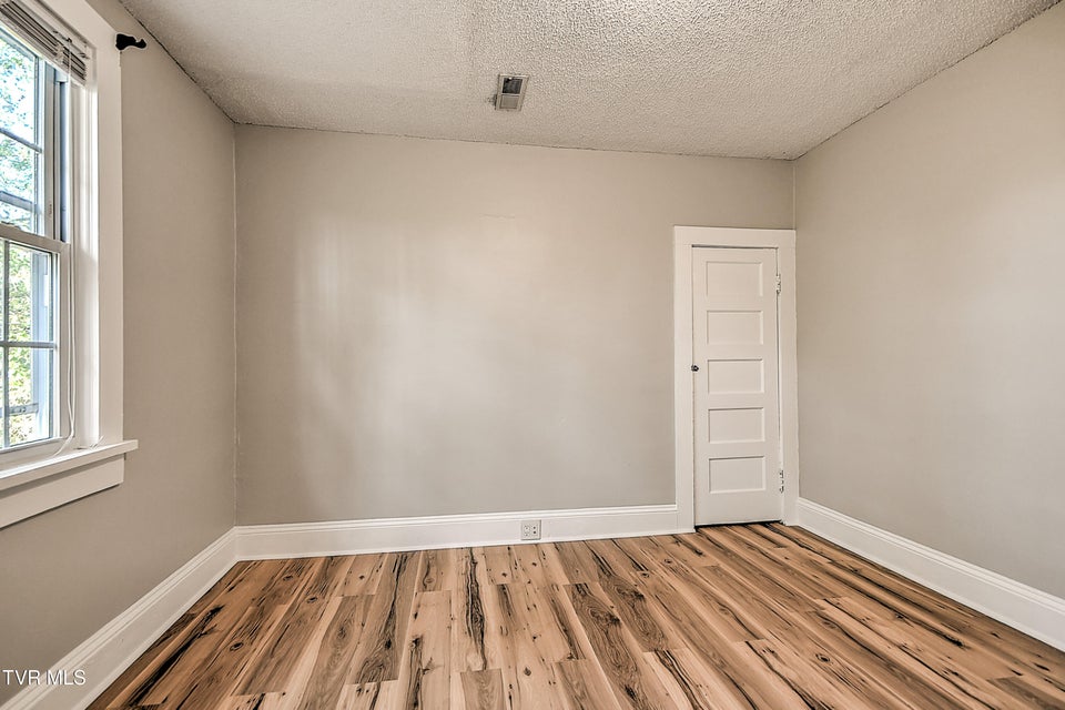 Photo #31: 314 Lamont Street