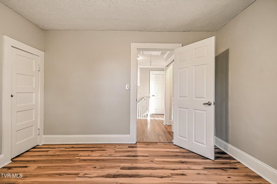 Photo #32: 314 Lamont Street