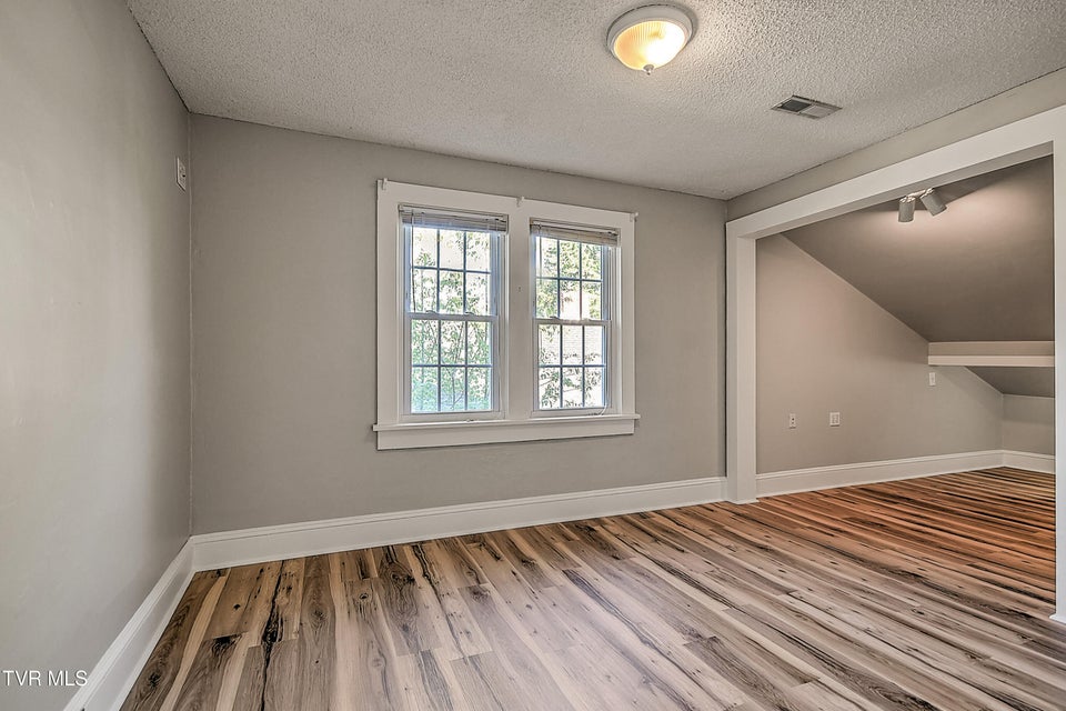 Photo #33: 314 Lamont Street