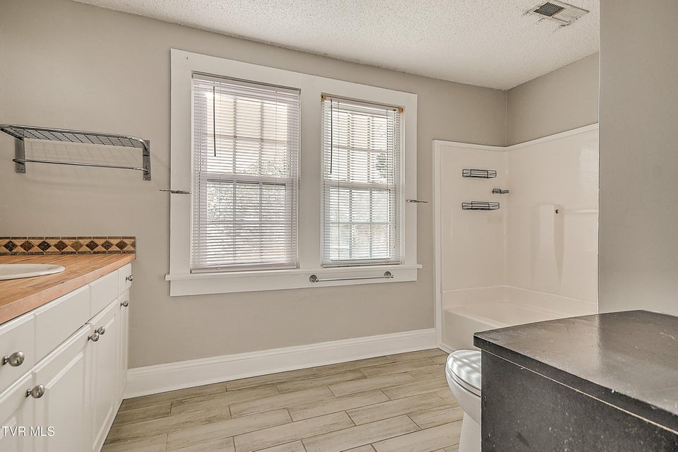 Photo #36: 314 Lamont Street