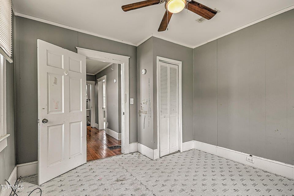 Photo #33: 629 Branch Street