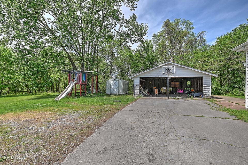 Photo #36: 629 Branch Street