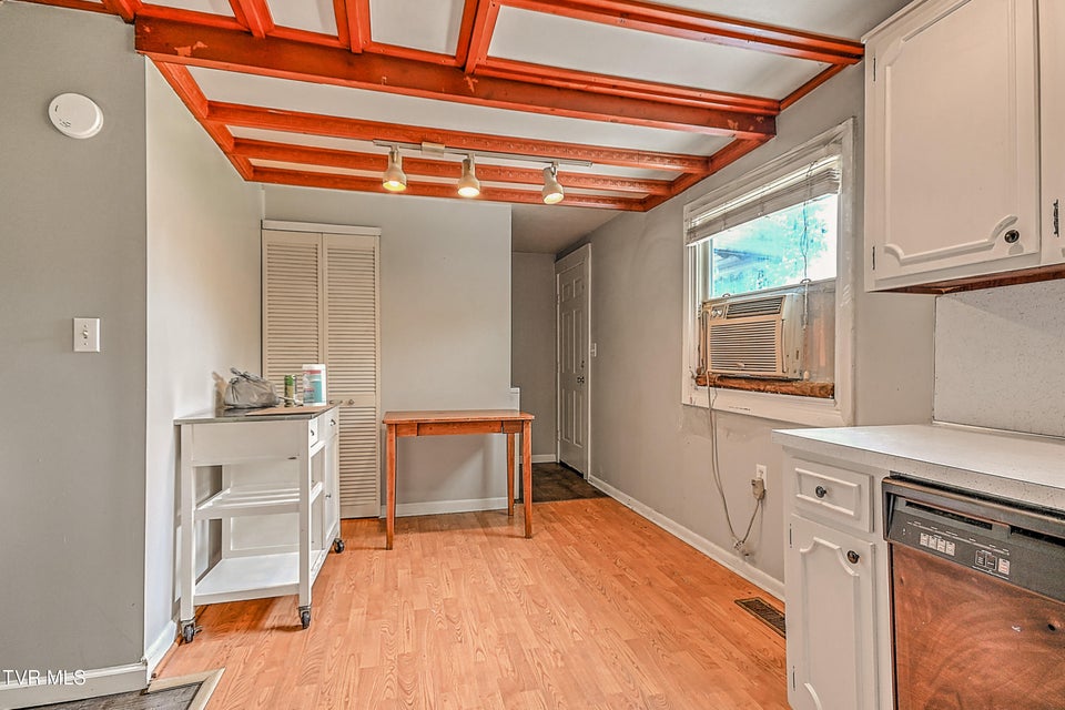 Photo #39: 629 Branch Street