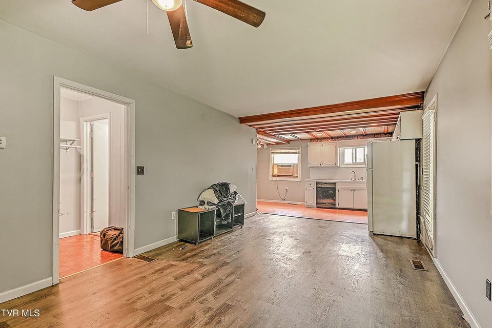 Photo #41: 629 Branch Street