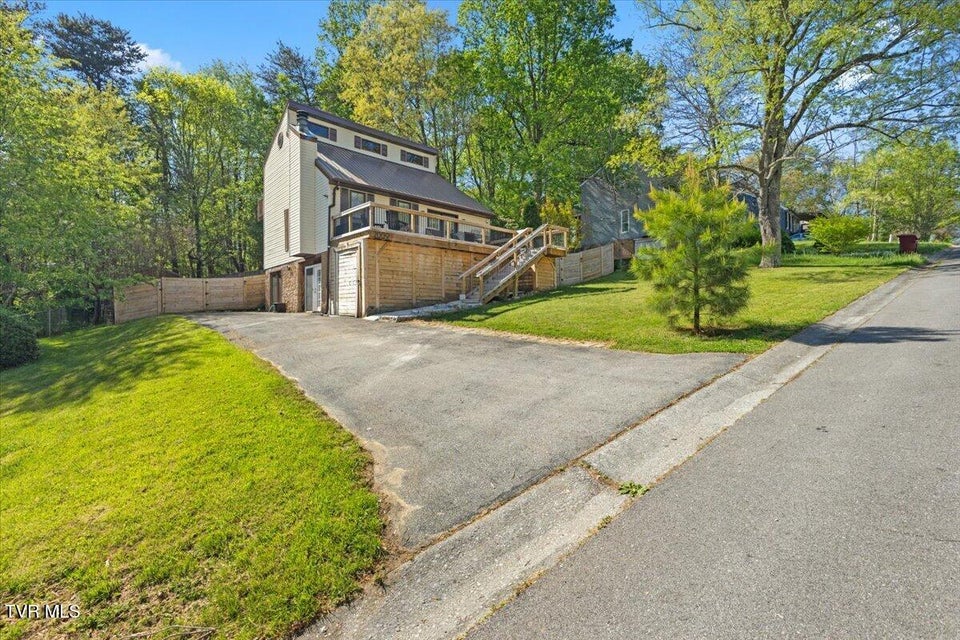 Photo #5: 2009 Dusty Drive