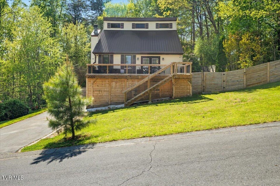 Photo #7: 2009 Dusty Drive