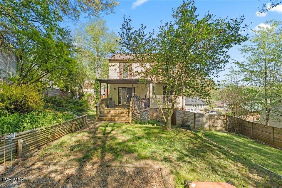 Photo #12: 2009 Dusty Drive