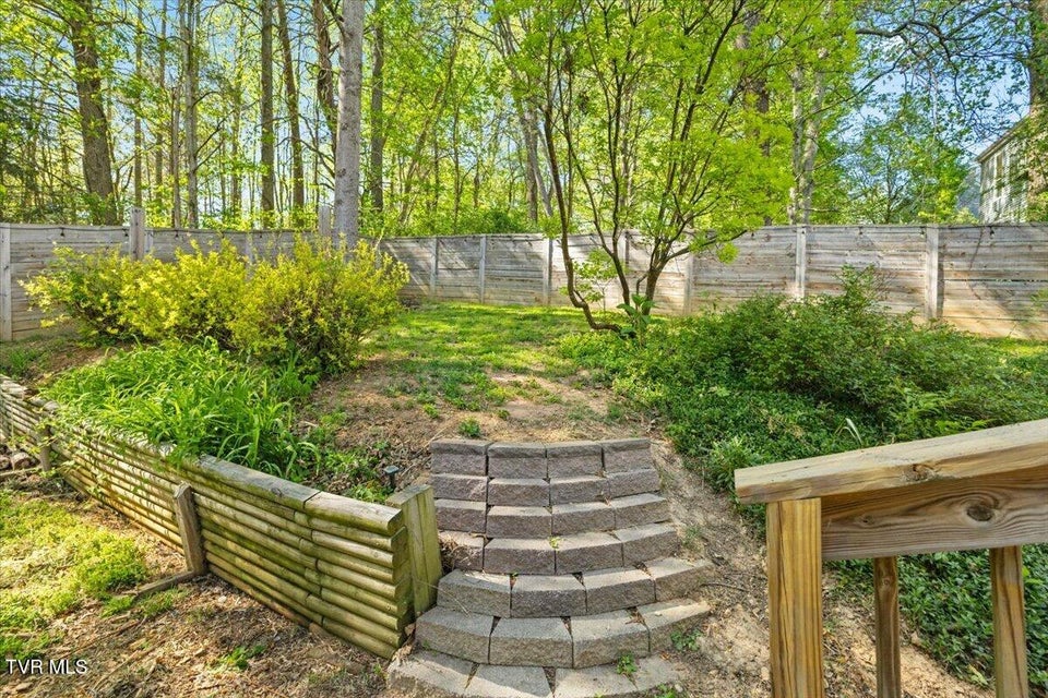 Photo #14: 2009 Dusty Drive