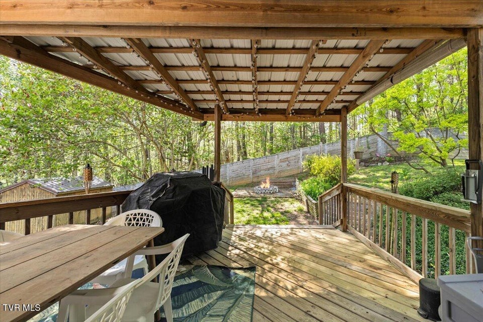 Photo #16: 2009 Dusty Drive