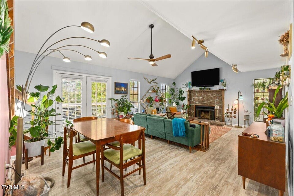 Photo #17: 2009 Dusty Drive