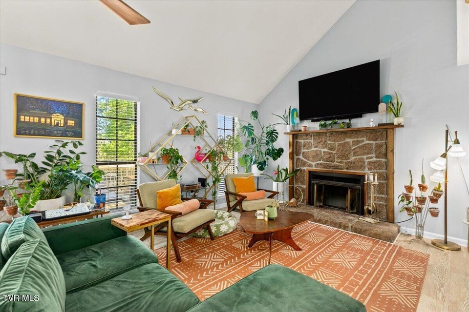 Photo #19: 2009 Dusty Drive