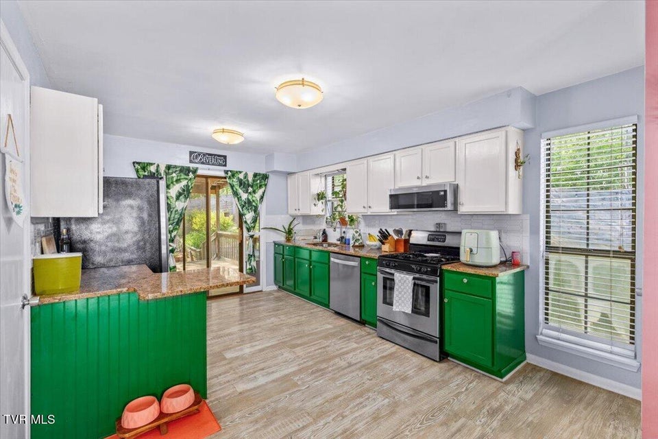 Photo #26: 2009 Dusty Drive