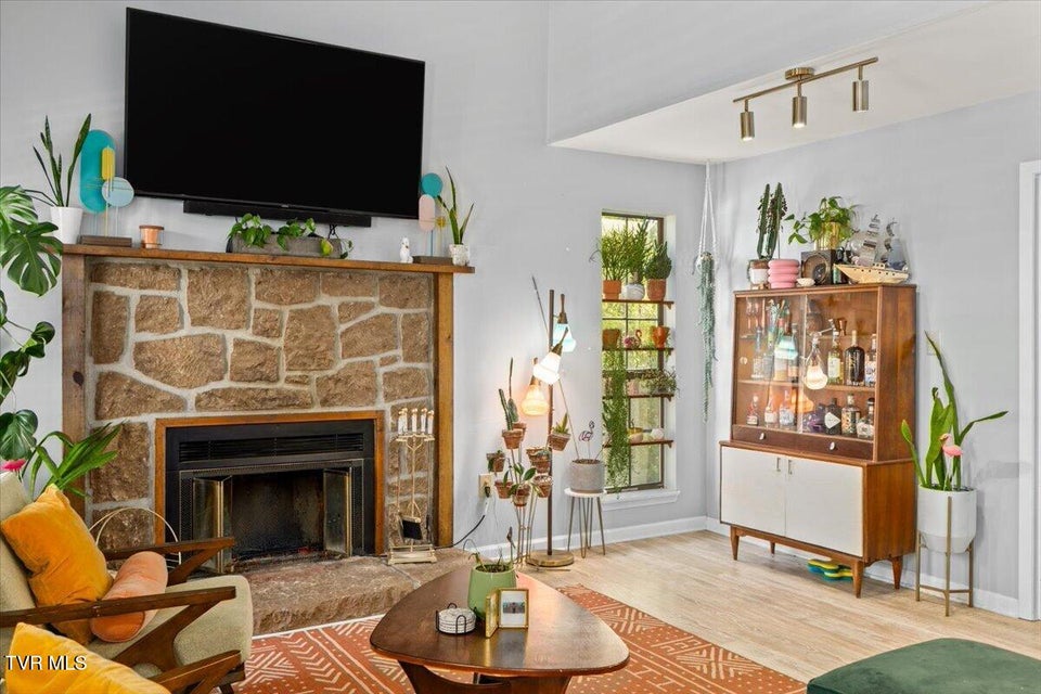 Photo #39: 2009 Dusty Drive