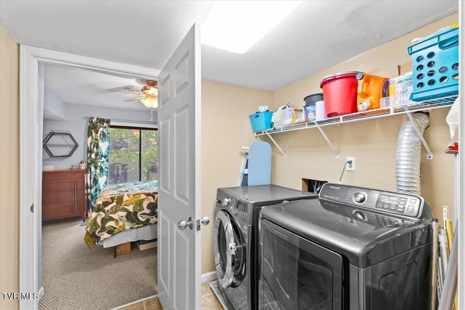 Photo #44: 2009 Dusty Drive