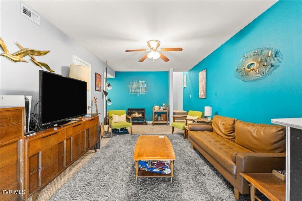 Photo #46: 2009 Dusty Drive