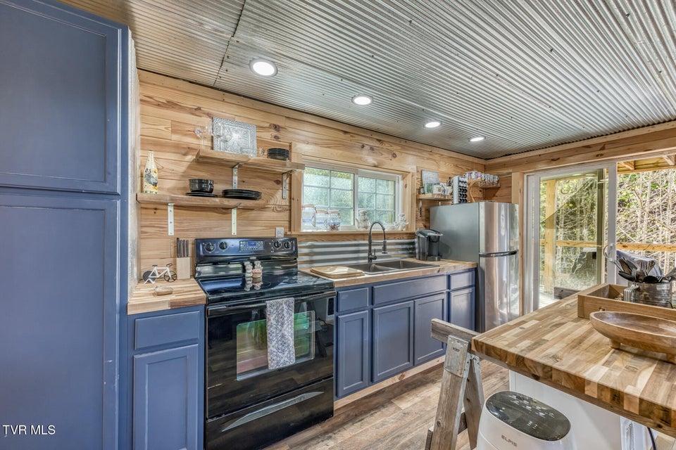 Photo #11: 633 T Greer Road