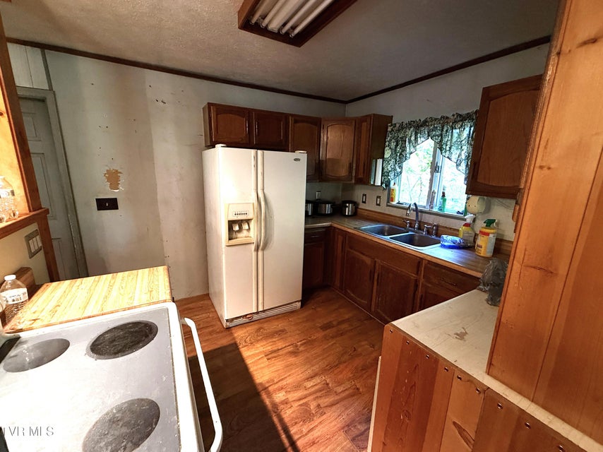 Photo #14: 2930 Arch Way