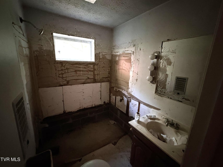 Photo #21: 2930 Arch Way