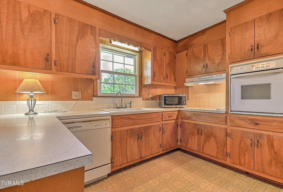 Photo #14: 879 Wayne Avenue