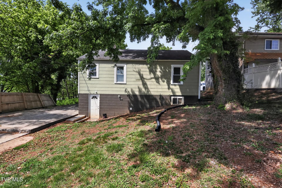 Photo #25: 509 Rogan Street