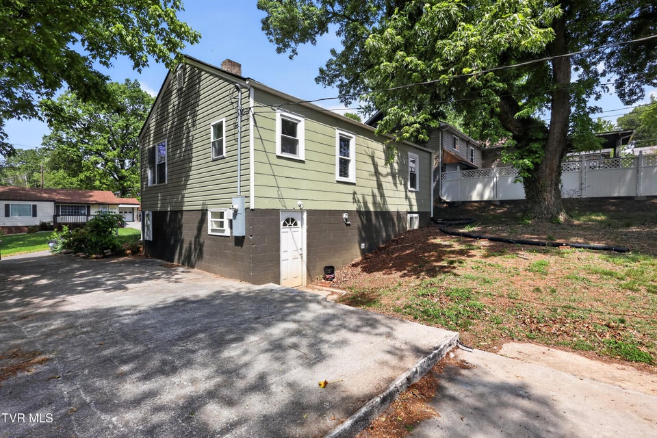 Photo #26: 509 Rogan Street