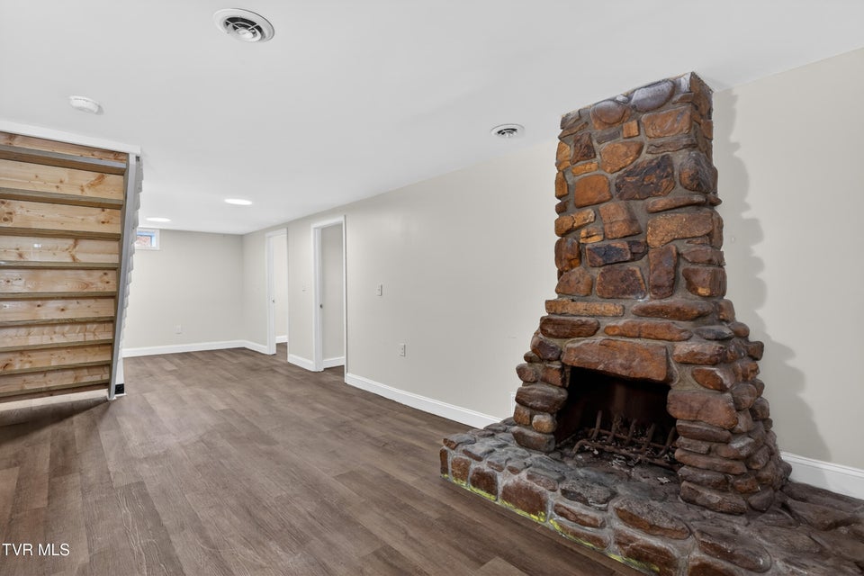 Photo #18: 509 Rogan Street