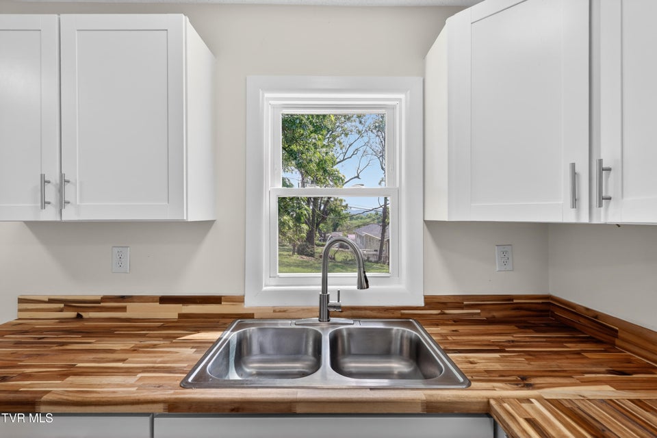 Photo #10: 509 Rogan Street