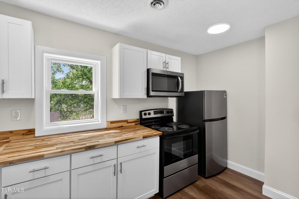 Photo #11: 509 Rogan Street