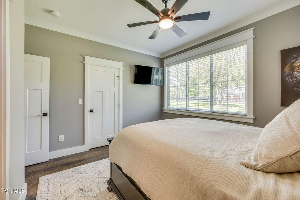 Photo #33: 350 Sunset Harbor Drive