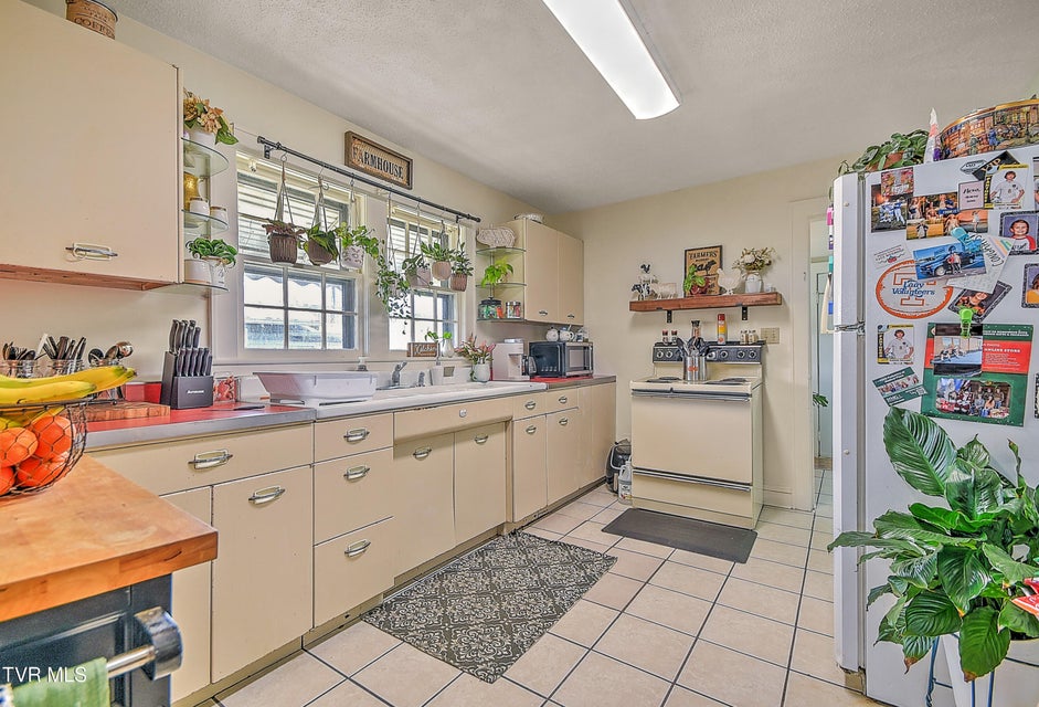 Photo #16: 200 & 202 Main Street