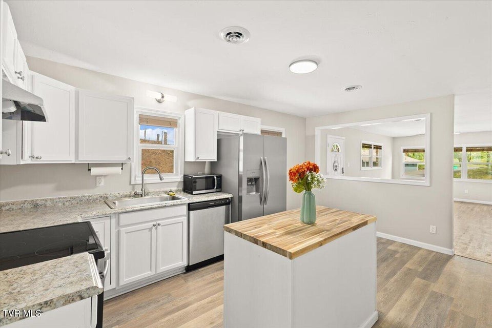 Photo #25: 1321 Haga Road