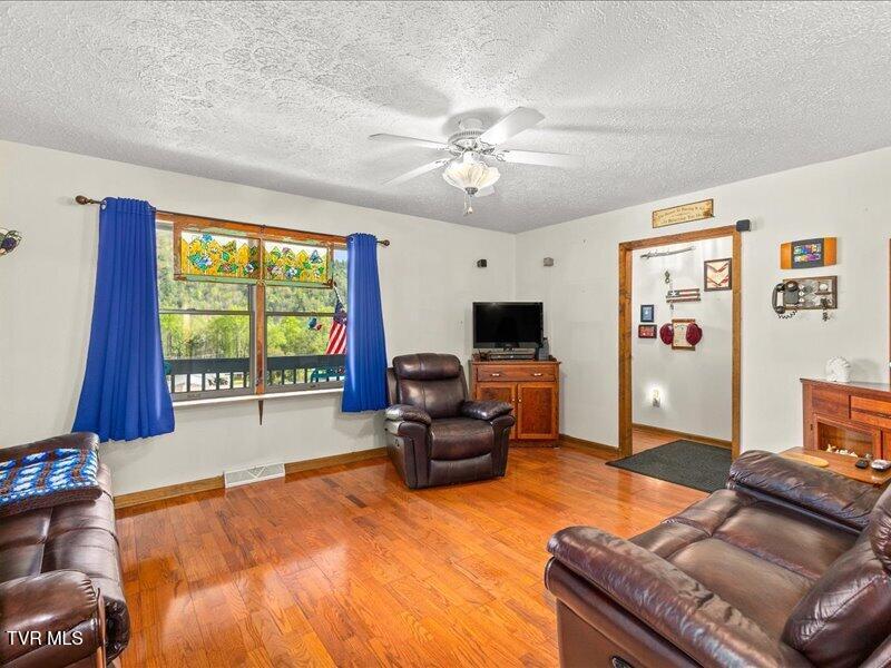 Photo #9: 814 Dogwood Drive