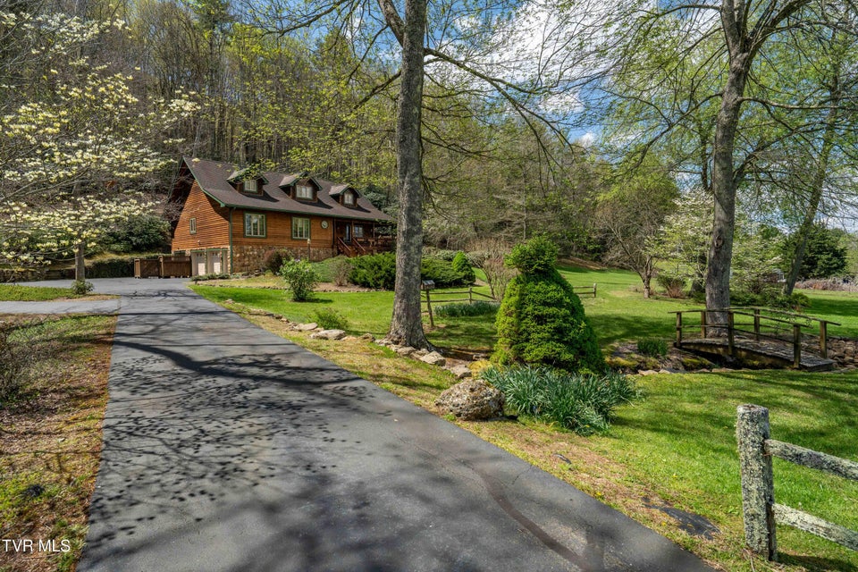 Photo #23: 1297 Harbin Hill Road